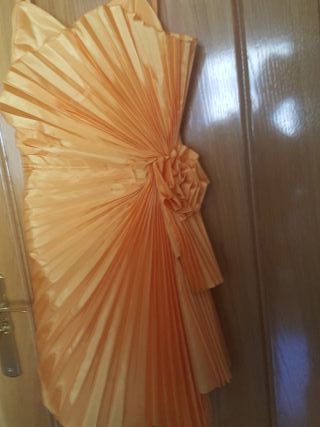 Precioso vestido de fiesta naranja