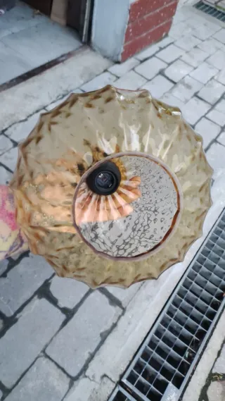 Lampadario in vetro e legno