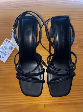 Tacones NUEVOS negros bajitos de tiras