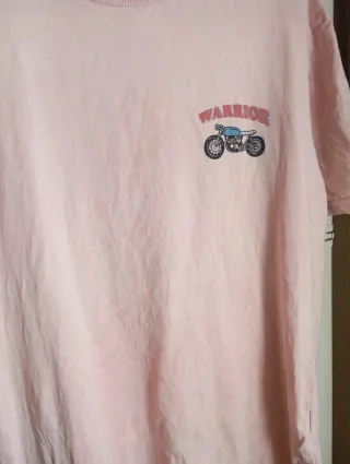 Camiseta rosa con estampado de moto