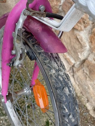 Bicicleta infantil rosa y blanca