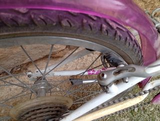 Bicicleta infantil rosa y blanca