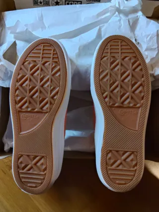 Zapatillas Converse Naranja y Blanco