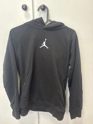 la sudadera es talla 12-13 años