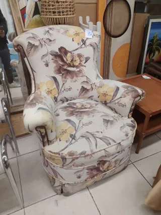 Sillón floral tapizado