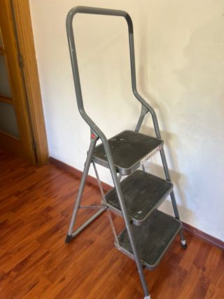 Escalera 3 peldaños plegable
