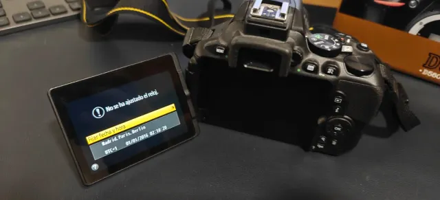 Cámara Nikon D5600 + Lente 18-55mm VR.