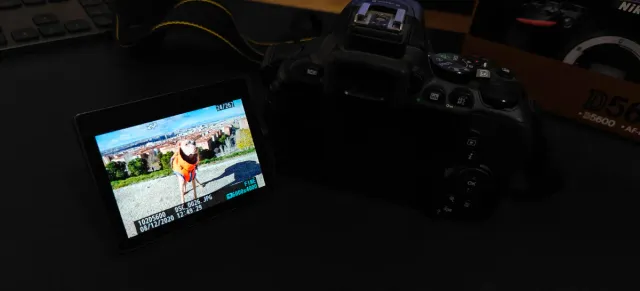 Cámara Nikon D5600 + Lente 18-55mm VR.