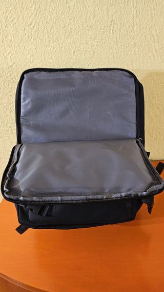 Mochila de viaje negra