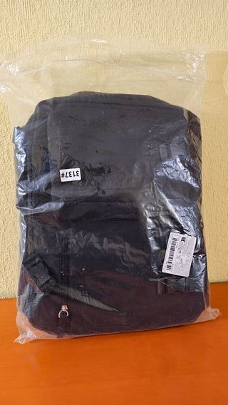 Mochila de viaje negra