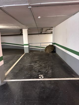 Parcela de garaje grande