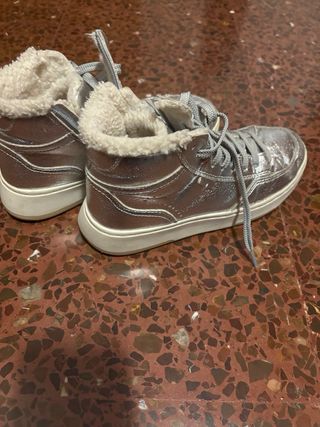 Bambas unisex plateadas forradas con borreguito