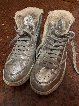 Bambas unisex plateadas forradas con borreguito