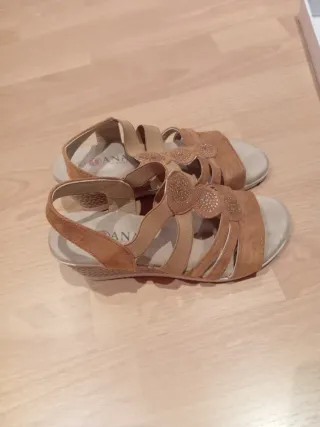 Sandalias cuña marrón y doradas talla 37
