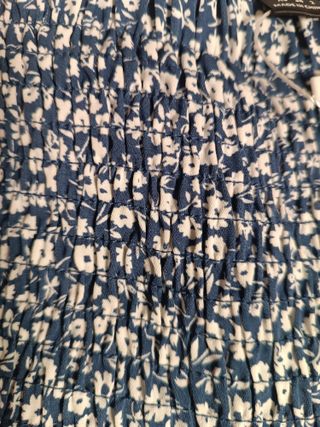 Falda corta azul con estampado floral