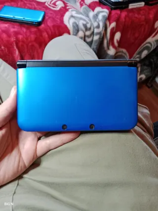 Nintendo 3DS XL Nero/Blu con caricatore e stilo