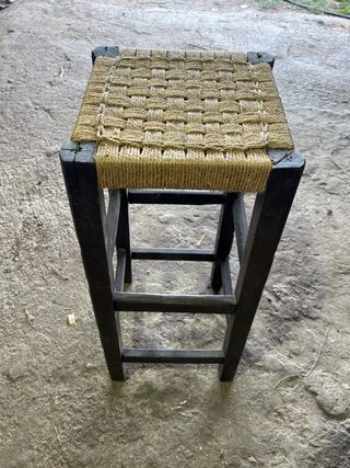 Taburete antiguo madera y yute