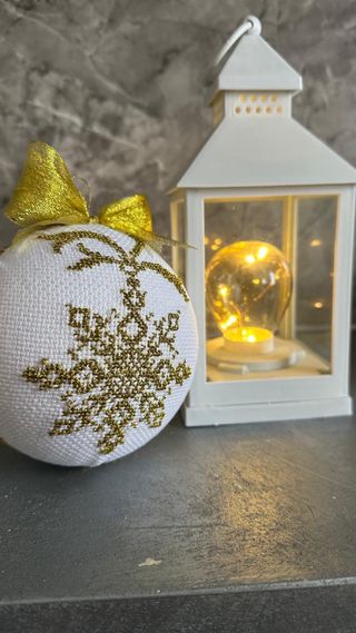 Sfera Natale Fatta a Mano Fiocco Oro