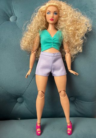 Barbie Looks Curvy Rubia Mattel