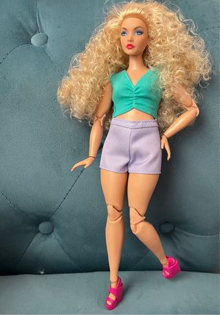 Barbie Looks Curvy Rubia Mattel