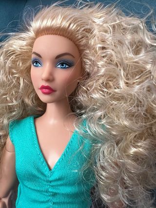 Barbie Looks Curvy Rubia Mattel
