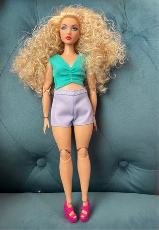 Barbie Looks Curvy Rubia Mattel