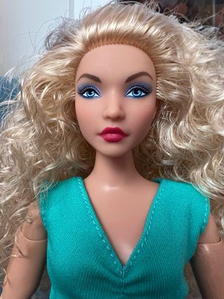 Barbie Looks Curvy Rubia Mattel