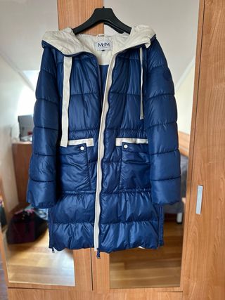 Plumífero azul MdM con capucha