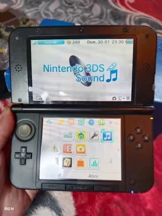 Nintendo 3DS XL blu con caricatore e pennino
