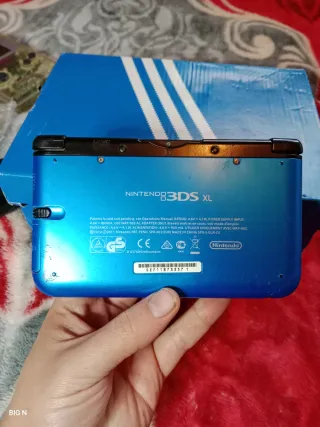 Nintendo 3DS XL blu con caricatore e pennino