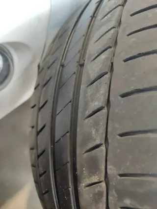 Neumáticos 235/55/17 99W marca Michelin