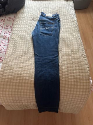 Pantalón vaquero Nudie Jeans azul modelo thin finn