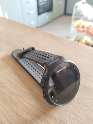 Reloj Deportivo Garmin Negro modelo Forerunner235