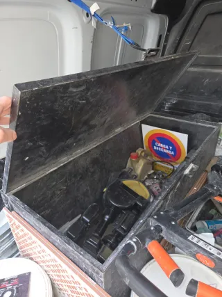 Baúl de hierro negro