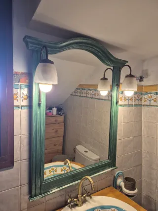 Conjunto baño: lavabo, mueble, espejo y apliques.