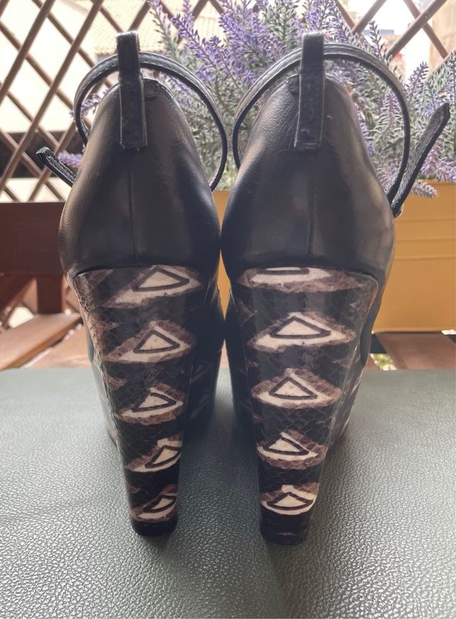 Cuñas Nine West Negro y Multicolor