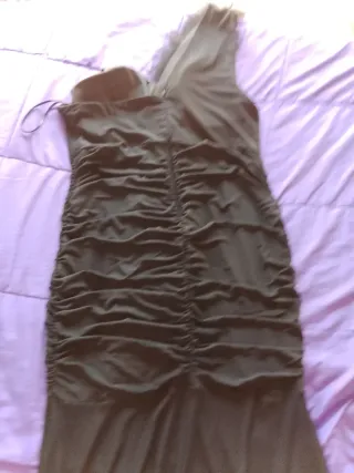 Vestido negro elegante de fiesta