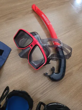 Equipo de buceo: máscara, tubo y aletas