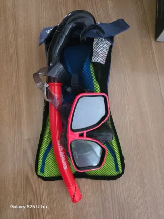 Equipo de buceo: máscara, tubo y aletas