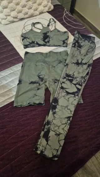 Conjunto deportivo top y leggings