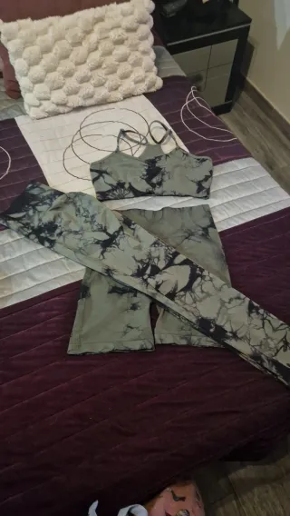 Conjunto deportivo top y leggings