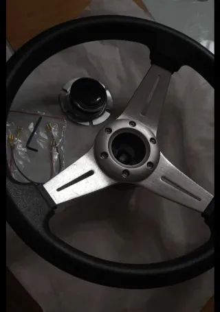 Volante Thrustmaster 35cm + QR