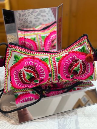 Bolso bordado flores rosa