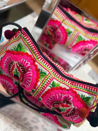 Bolso bordado flores rosa