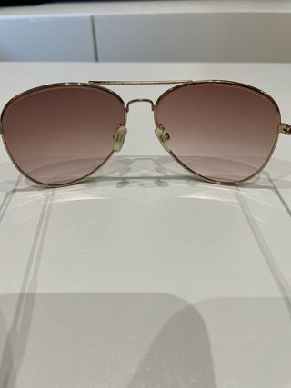 Gafas de sol aviador doradas y rosas