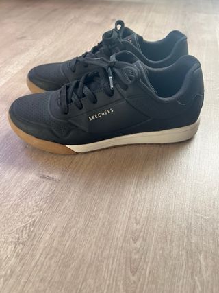 Zapatillas Skechers STREET Negras Marrones