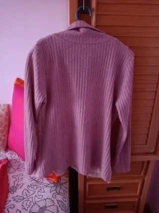Jersey mujer cuello vuelto rosa con pelo