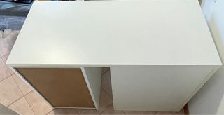 Scrivania bianca con 5 cassetti