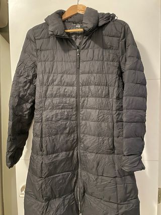 Plumas Uniqlo Negro Largo Mujer