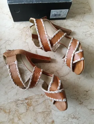 Sandalias Mango Touch tacón marrón talla 41